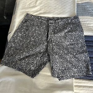 Lululemon Men’s Blue and White Flower Shorts